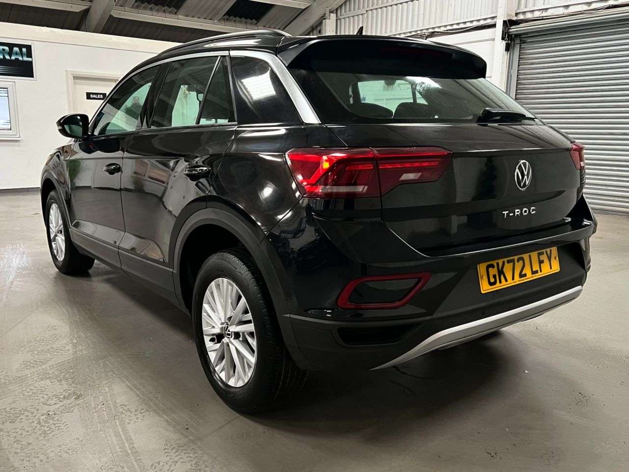 A 2022 VOLKSWAGEN T-ROC 1.0 TSI Life SUV 5dr Petrol Manual Euro 6 (s/s) (110 ps) A 2022 VOLKSWAGEN T-ROC 1.0 TSI Life SUV 5dr Petrol Manual Euro 6 (s/s) (110 ps)