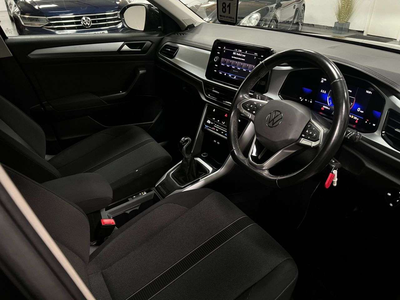 A 2022 VOLKSWAGEN T-ROC 1.0 TSI Life SUV 5dr Petrol Manual Euro 6 (s/s) (110 ps) A 2022 VOLKSWAGEN T-ROC 1.0 TSI Life SUV 5dr Petrol Manual Euro 6 (s/s) (110 ps)