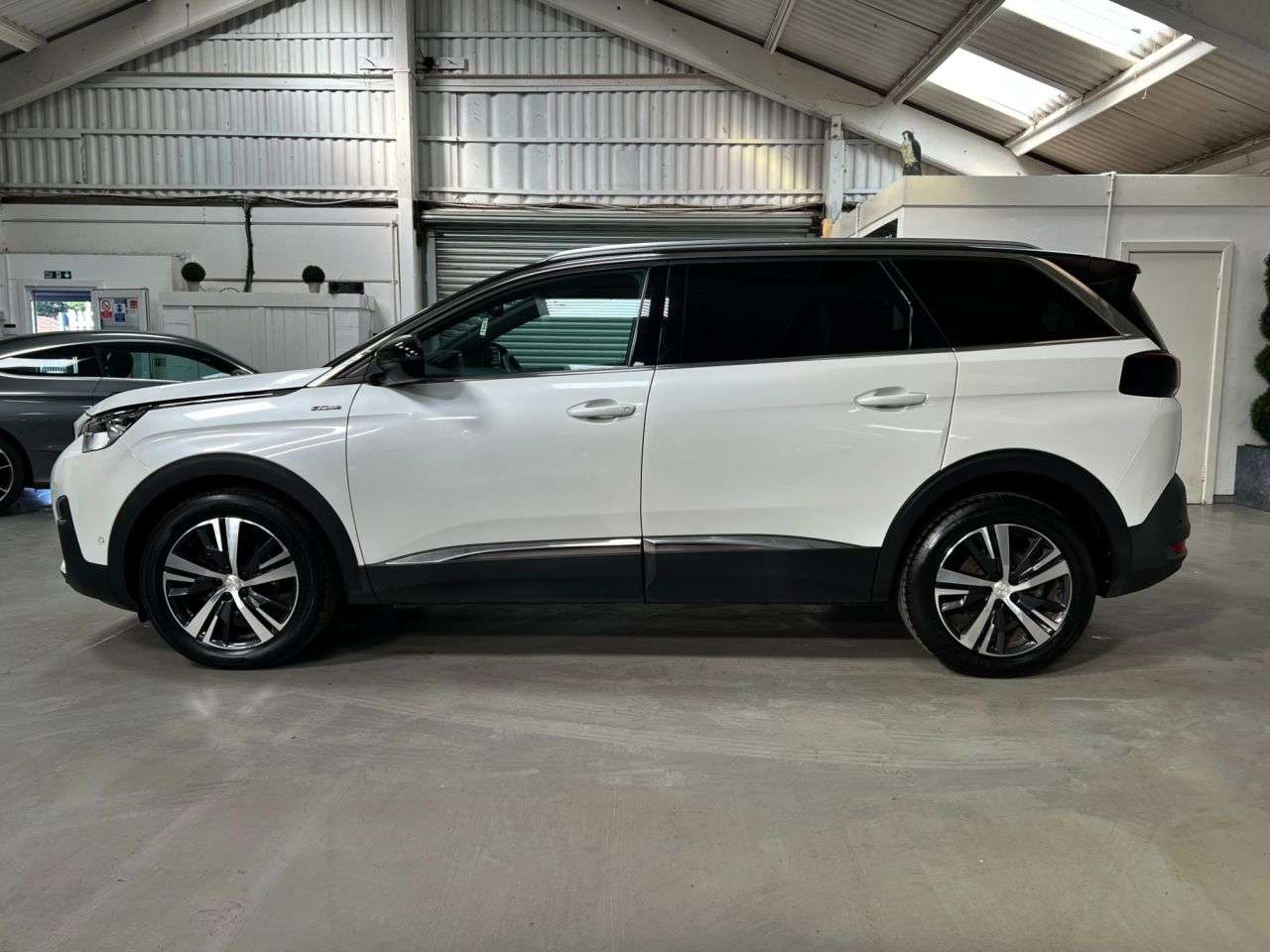 2020 PEUGEOT 5008 2020 PEUGEOT 5008