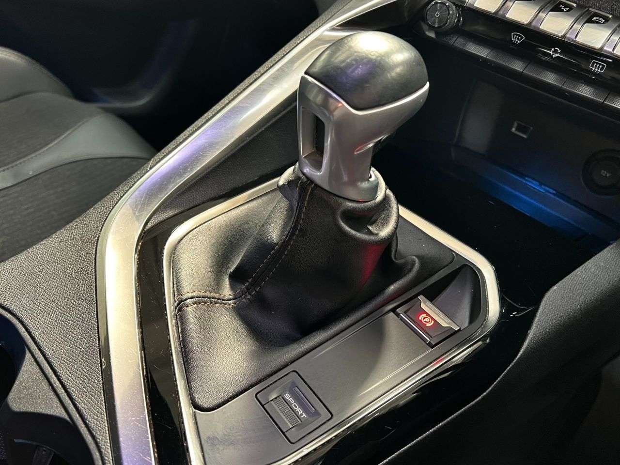 2020 PEUGEOT 5008 2020 PEUGEOT 5008