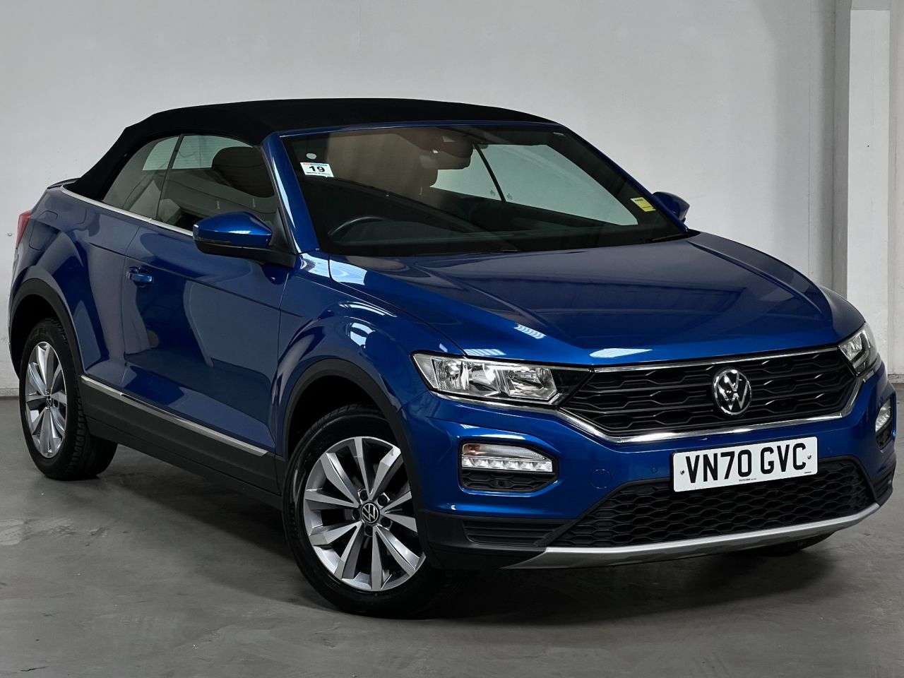 A 2020 VOLKSWAGEN T-ROC 1.5 TSI EVO Design Cabriolet 2dr Petrol DSG Euro 6 (s/s) (150 ps) A 2020 VOLKSWAGEN T-ROC 1.5 TSI EVO Design Cabriolet 2dr Petrol DSG Euro 6 (s/s) (150 ps)