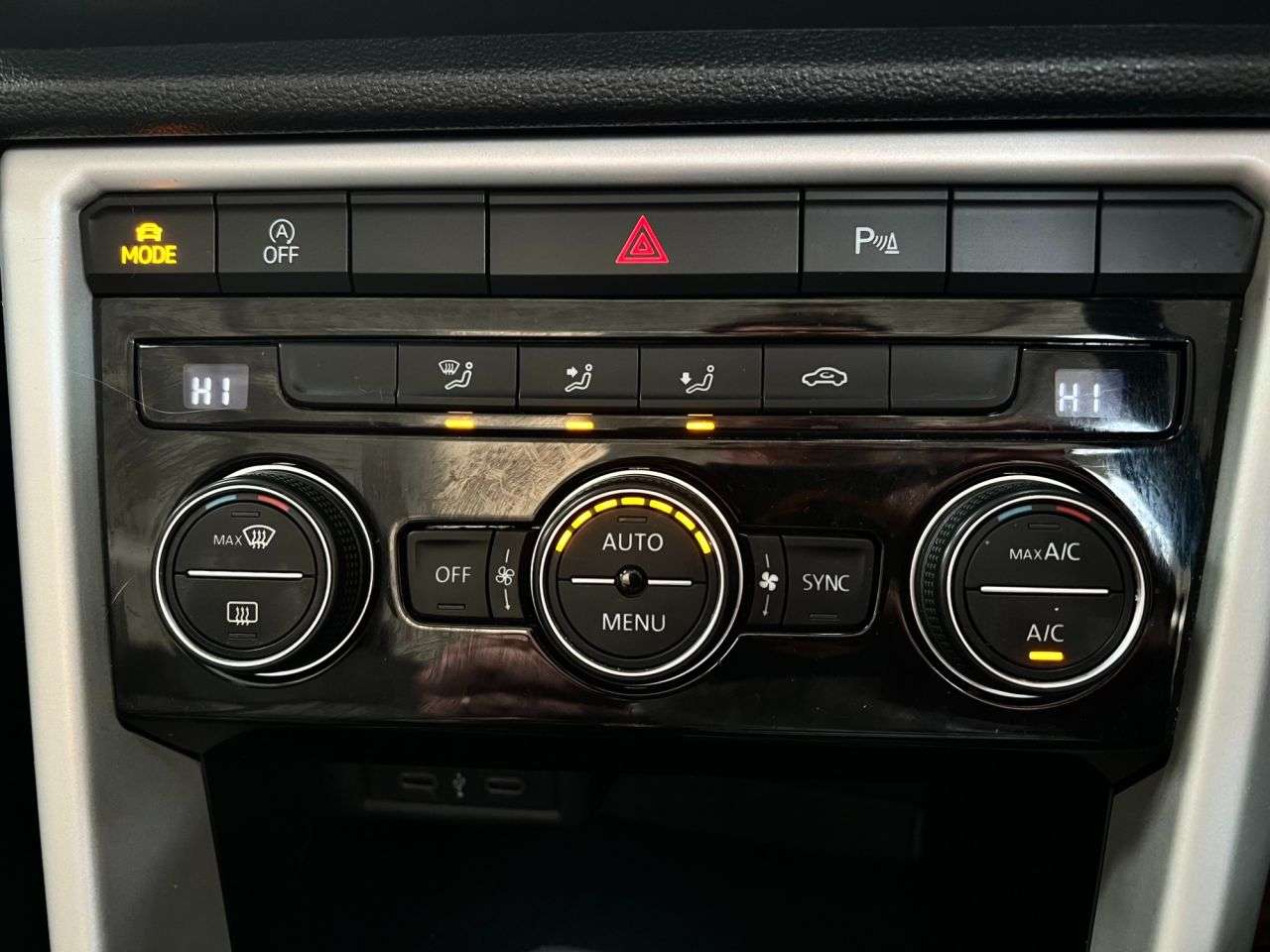 2020 VOLKSWAGEN T-ROC 2020 VOLKSWAGEN T-ROC