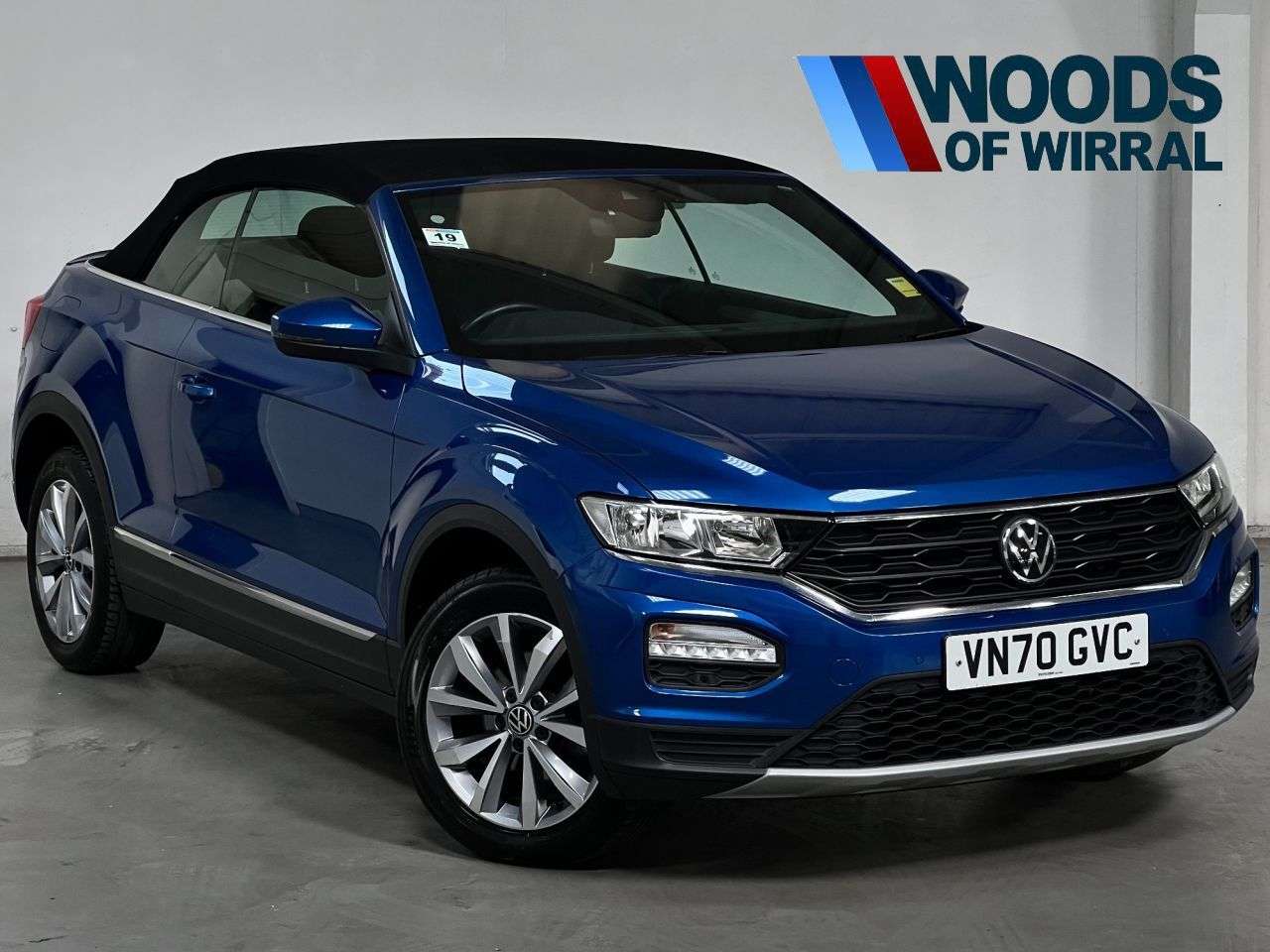 A 2020 VOLKSWAGEN T-ROC 1.5 TSI EVO Design Cabriolet 2dr Petrol DSG Euro 6 (s/s) (150 ps) A 2020 VOLKSWAGEN T-ROC 1.5 TSI EVO Design Cabriolet 2dr Petrol DSG Euro 6 (s/s) (150 ps)