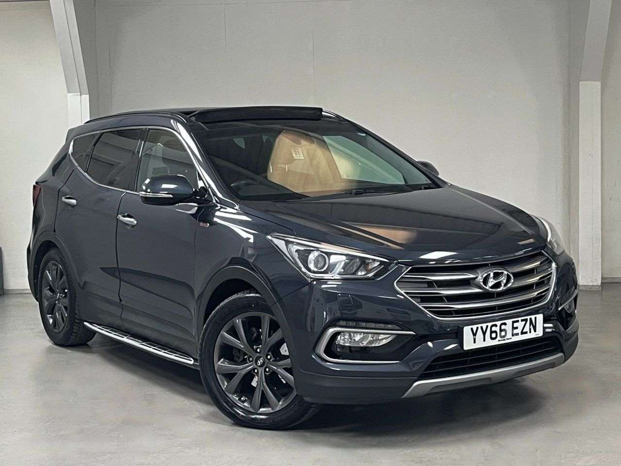 A 2016 HYUNDAI SANTA FE 2.2 CRDi Blue Drive Wiggins Edition SUV 5dr Diesel Auto 4WD Euro 6 (s/s) (7 A 2016 HYUNDAI SANTA FE 2.2 CRDi Blue Drive Wiggins Edition SUV 5dr Diesel Auto 4WD Euro 6 (s/s) (7