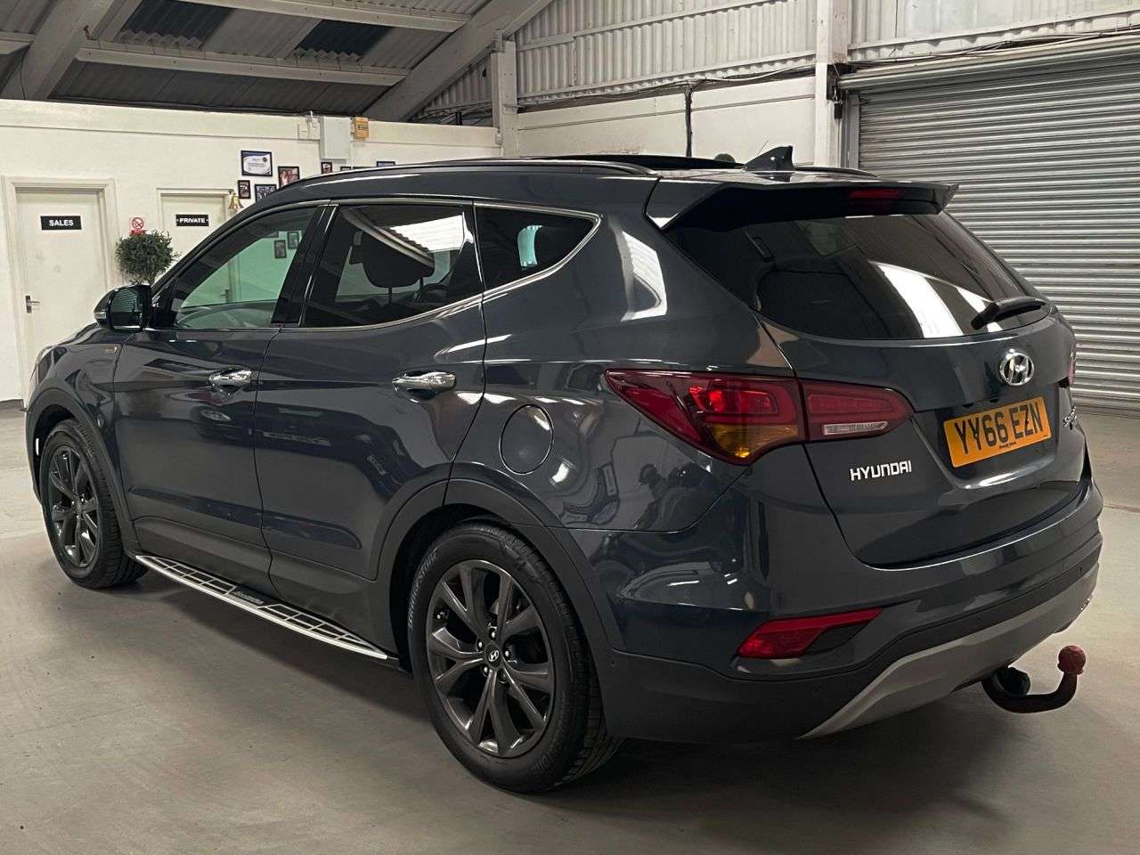 A 2016 HYUNDAI SANTA FE 2.2 CRDi Blue Drive Wiggins Edition SUV 5dr Diesel Auto 4WD Euro 6 (s/s) (7 A 2016 HYUNDAI SANTA FE 2.2 CRDi Blue Drive Wiggins Edition SUV 5dr Diesel Auto 4WD Euro 6 (s/s) (7