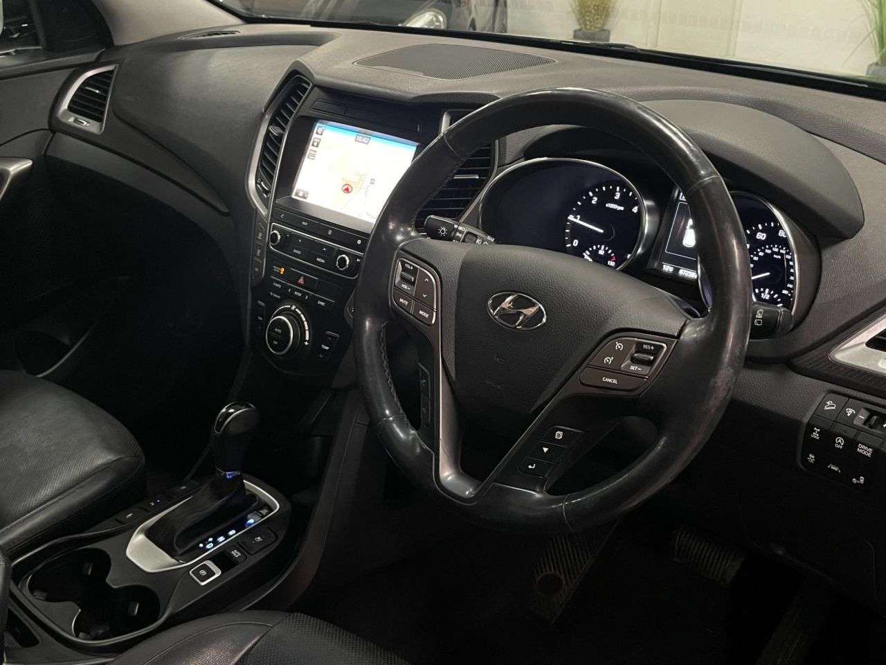 A 2016 HYUNDAI SANTA FE 2.2 CRDi Blue Drive Wiggins Edition SUV 5dr Diesel Auto 4WD Euro 6 (s/s) (7 A 2016 HYUNDAI SANTA FE 2.2 CRDi Blue Drive Wiggins Edition SUV 5dr Diesel Auto 4WD Euro 6 (s/s) (7