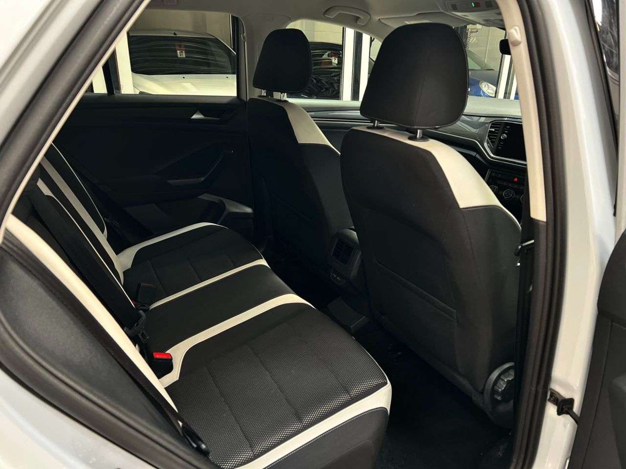 2021 VOLKSWAGEN T-ROC 2021 VOLKSWAGEN T-ROC