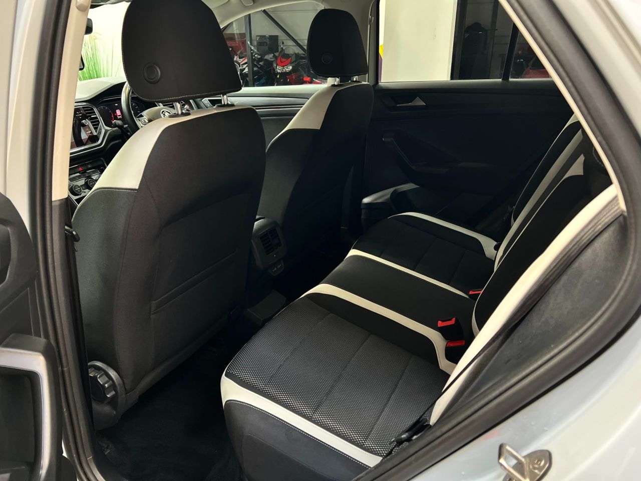 2021 VOLKSWAGEN T-ROC 2021 VOLKSWAGEN T-ROC