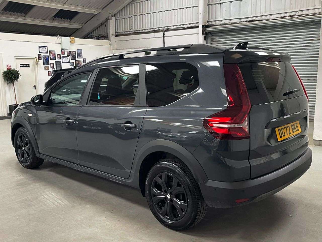A 2022 DACIA JOGGER 1.0 TCe Extreme SE MPV 5dr Petrol Manual Euro 6 (s/s) (110 ps) A 2022 DACIA JOGGER 1.0 TCe Extreme SE MPV 5dr Petrol Manual Euro 6 (s/s) (110 ps)