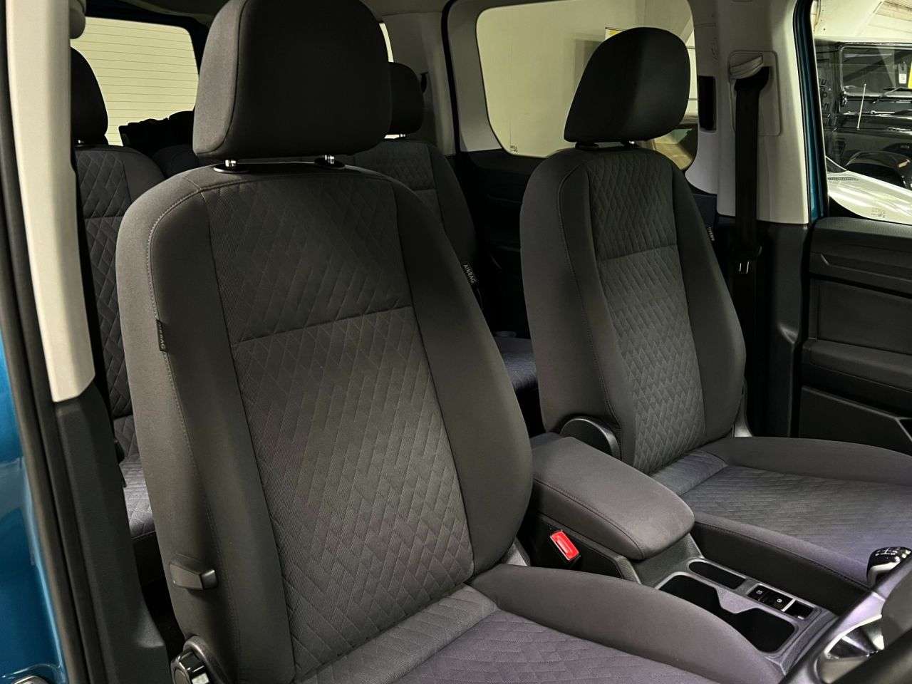 A 2022 VOLKSWAGEN CADDY MAXI 2.0 TDI Life MPV 5dr Diesel Manual Euro 6 (s/s) (122 ps) A 2022 VOLKSWAGEN CADDY MAXI 2.0 TDI Life MPV 5dr Diesel Manual Euro 6 (s/s) (122 ps)