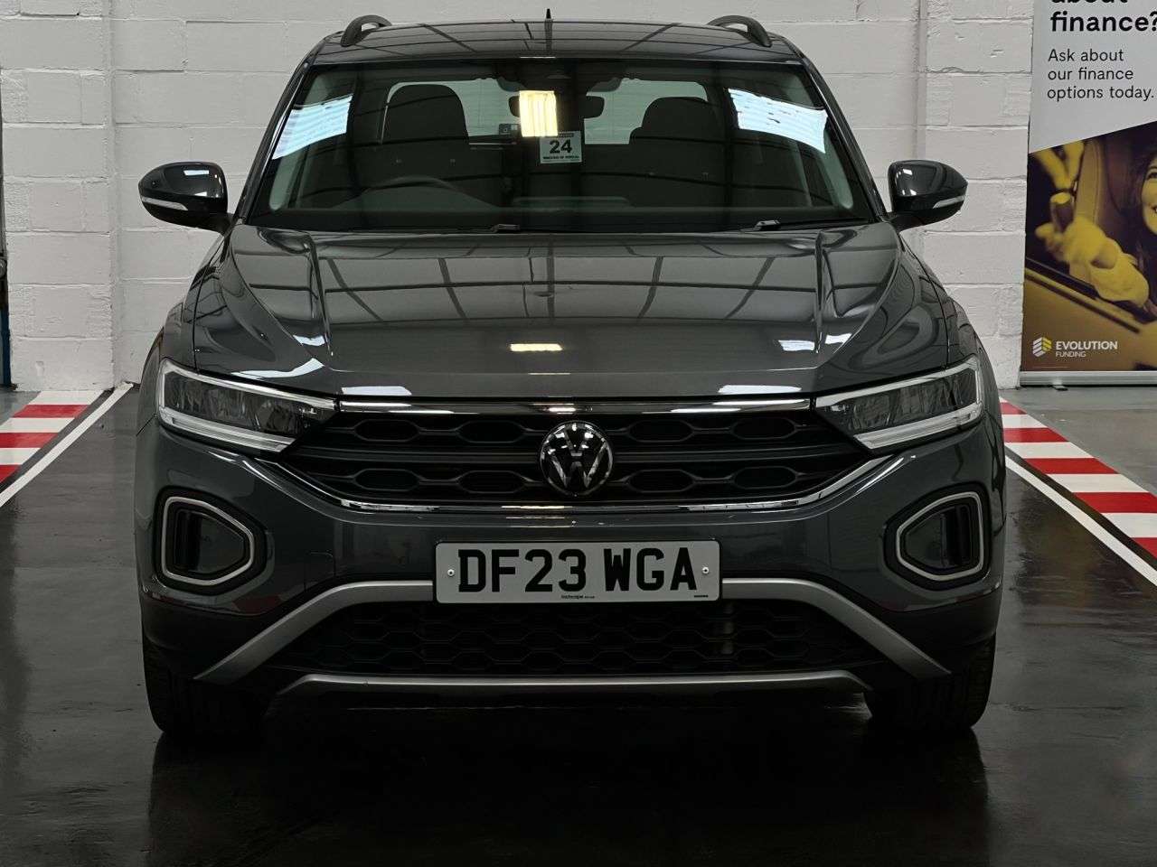 A 2023 VOLKSWAGEN T-ROC 1.5 TSI Life SUV 5dr Petrol Manual Euro 6 (s/s) (150 ps) A 2023 VOLKSWAGEN T-ROC 1.5 TSI Life SUV 5dr Petrol Manual Euro 6 (s/s) (150 ps)