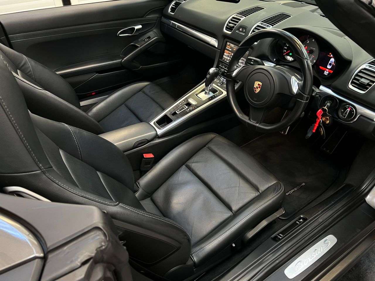 A 2014 PORSCHE BOXSTER 3.4 981 S Convertible 2dr Petrol PDK Euro 5 (s/s) (315 ps) A 2014 PORSCHE BOXSTER 3.4 981 S Convertible 2dr Petrol PDK Euro 5 (s/s) (315 ps)