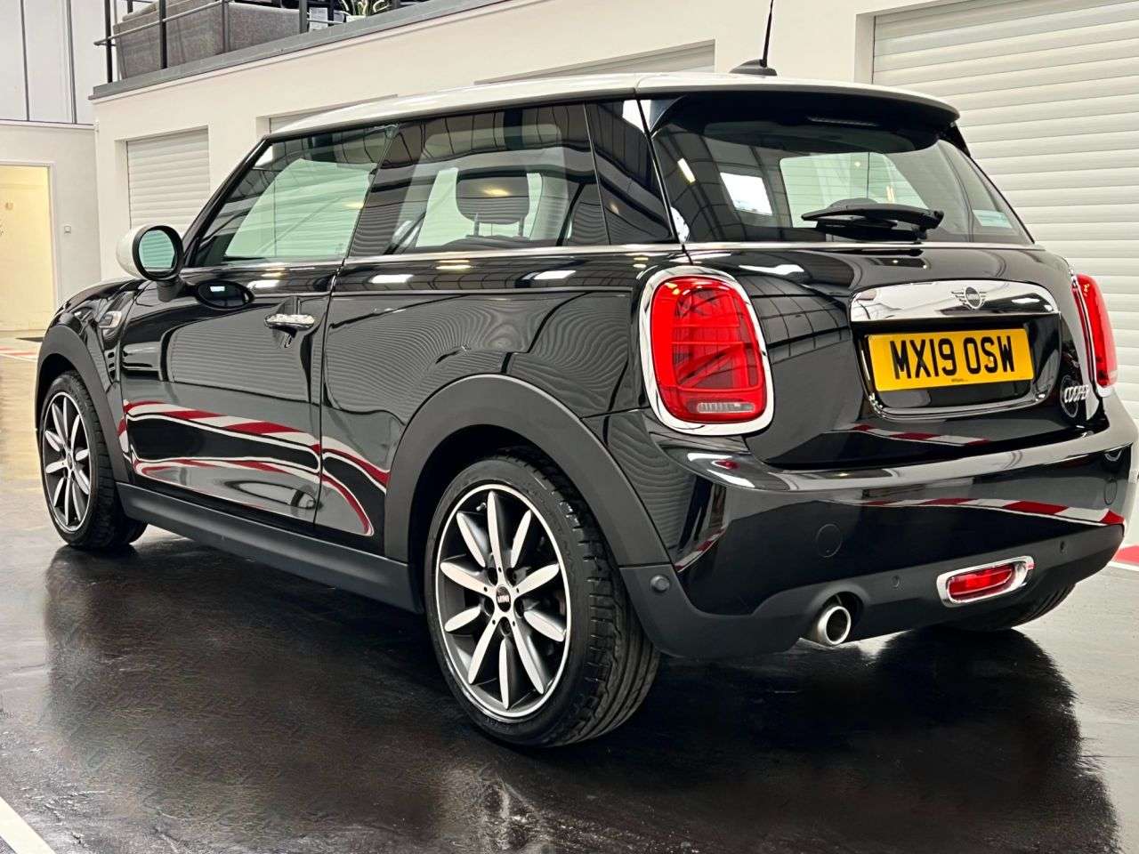 A 2019 MINI HATCH 1.5 Cooper Exclusive Hatchback 3dr Petrol Manual Euro 6 (s/s) (136 ps) A 2019 MINI HATCH 1.5 Cooper Exclusive Hatchback 3dr Petrol Manual Euro 6 (s/s) (136 ps)