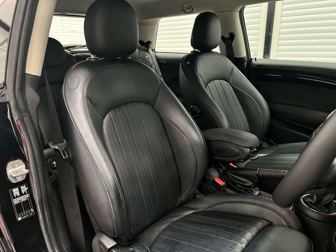 A 2019 MINI HATCH 1.5 Cooper Exclusive Hatchback 3dr Petrol Manual Euro 6 (s/s) (136 ps) A 2019 MINI HATCH 1.5 Cooper Exclusive Hatchback 3dr Petrol Manual Euro 6 (s/s) (136 ps)