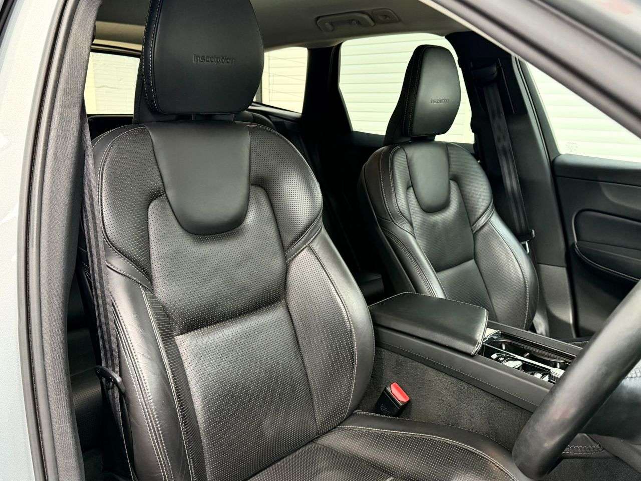 A 2018 VOLVO XC60 2.0 D5 PowerPulse Inscription SUV 5dr Diesel Auto AWD Euro 6 (s/s) (235 ps) A 2018 VOLVO XC60 2.0 D5 PowerPulse Inscription SUV 5dr Diesel Auto AWD Euro 6 (s/s) (235 ps)
