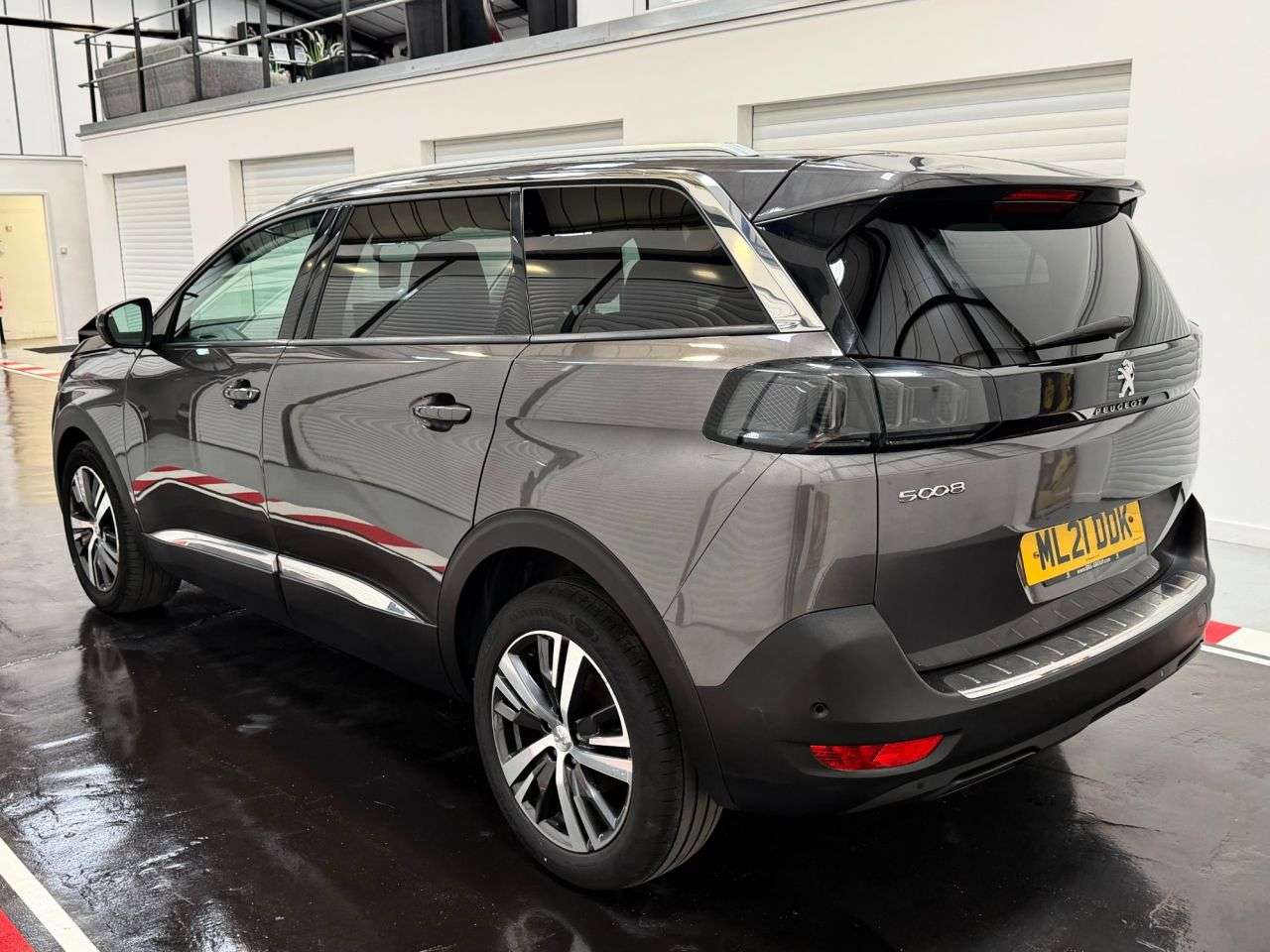 A 2021 PEUGEOT 5008 1.5 BlueHDi Allure Premium SUV 5dr Diesel EAT Euro 6 (s/s) (130 ps) A 2021 PEUGEOT 5008 1.5 BlueHDi Allure Premium SUV 5dr Diesel EAT Euro 6 (s/s) (130 ps)