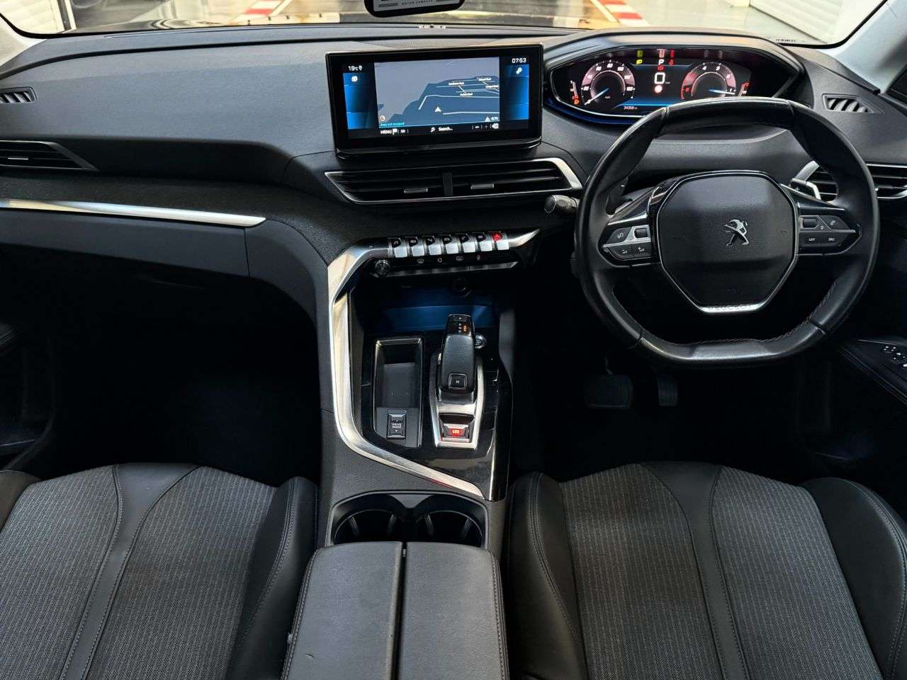 A 2021 PEUGEOT 5008 1.5 BlueHDi Allure Premium SUV 5dr Diesel EAT Euro 6 (s/s) (130 ps) A 2021 PEUGEOT 5008 1.5 BlueHDi Allure Premium SUV 5dr Diesel EAT Euro 6 (s/s) (130 ps)