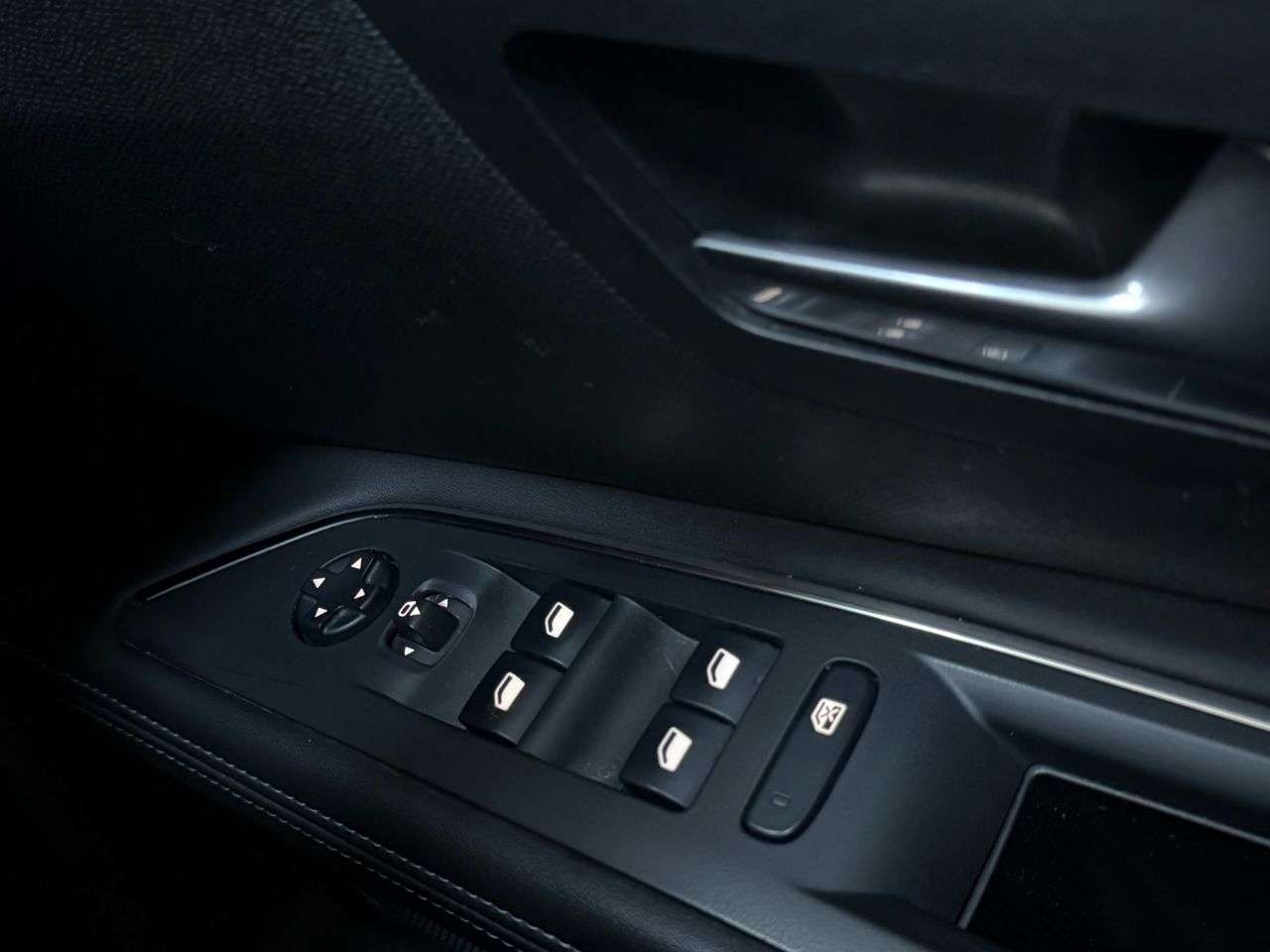 2021 PEUGEOT 5008 2021 PEUGEOT 5008