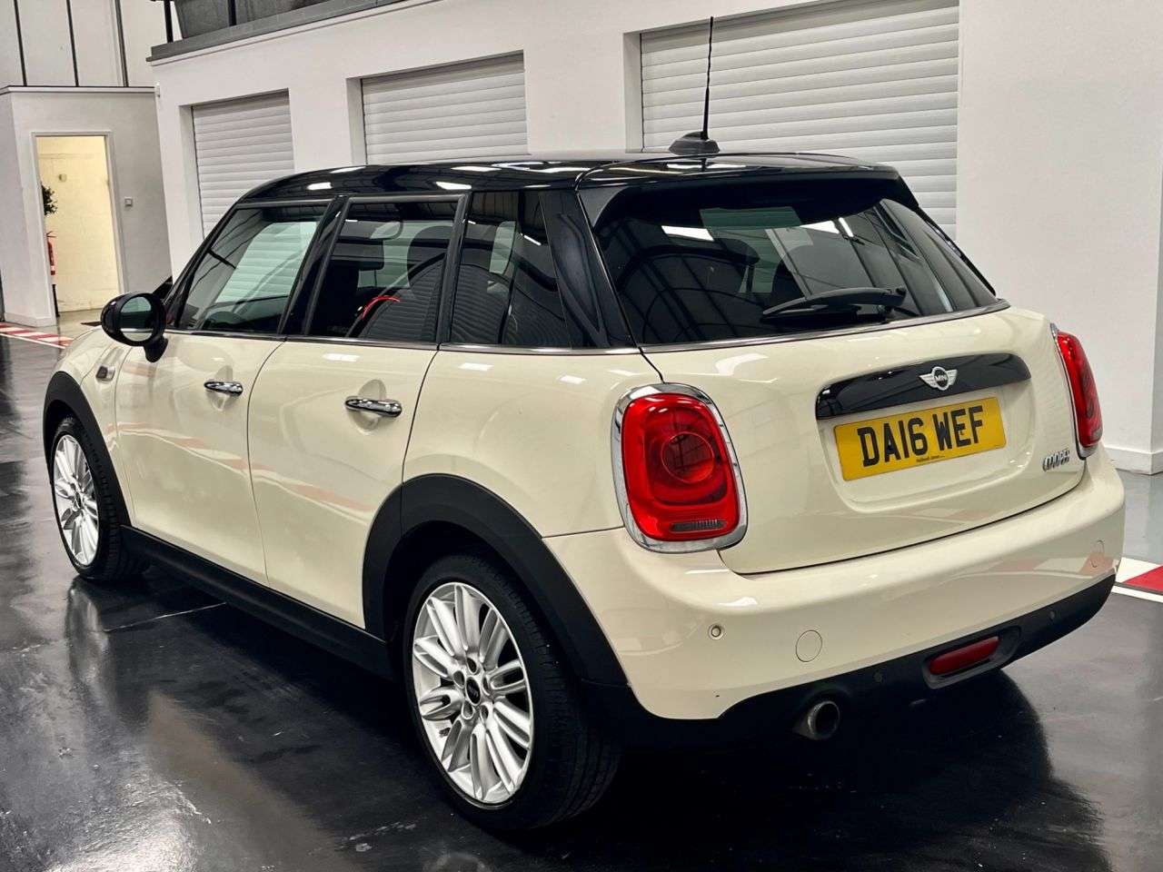 A 2016 MINI HATCH 1.5 Cooper Hatchback 5dr Petrol Auto Euro 6 (s/s) (136 ps) A 2016 MINI HATCH 1.5 Cooper Hatchback 5dr Petrol Auto Euro 6 (s/s) (136 ps)