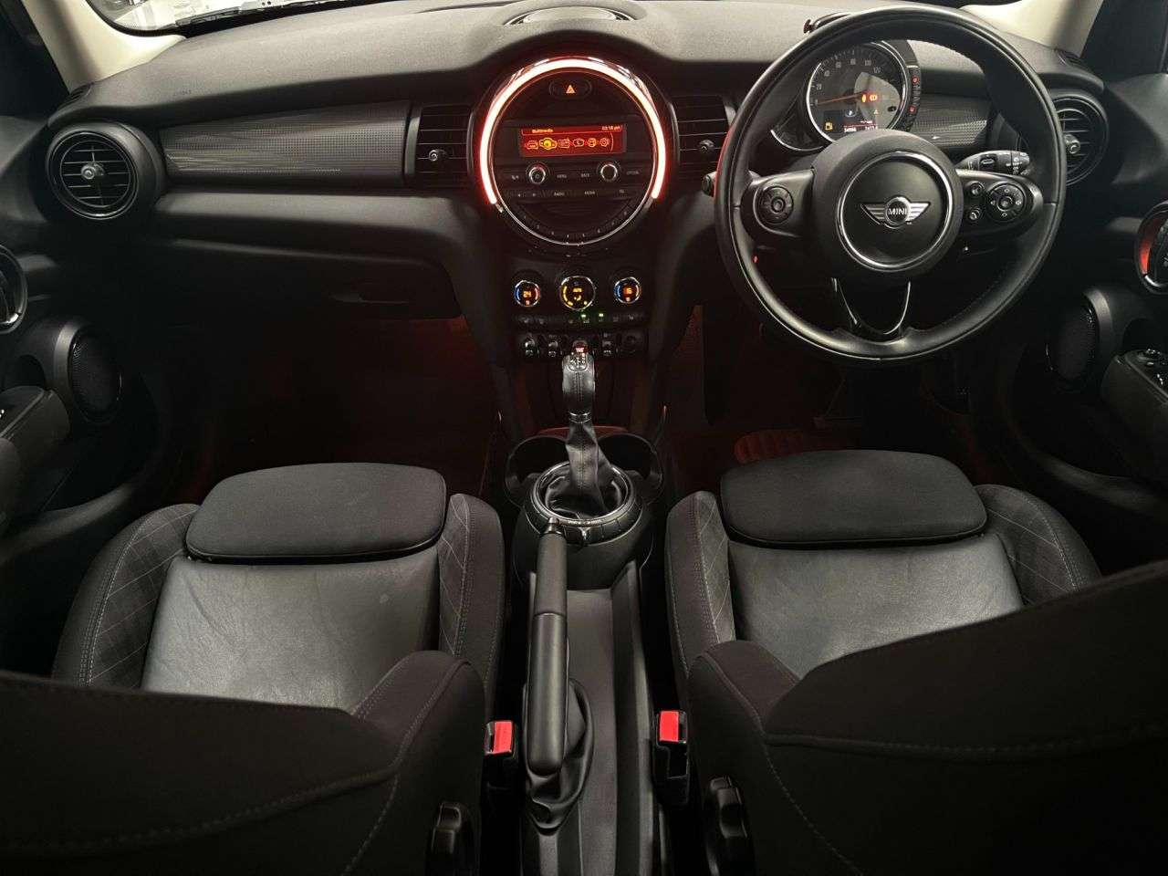 A 2016 MINI HATCH 1.5 Cooper Hatchback 5dr Petrol Auto Euro 6 (s/s) (136 ps) A 2016 MINI HATCH 1.5 Cooper Hatchback 5dr Petrol Auto Euro 6 (s/s) (136 ps)