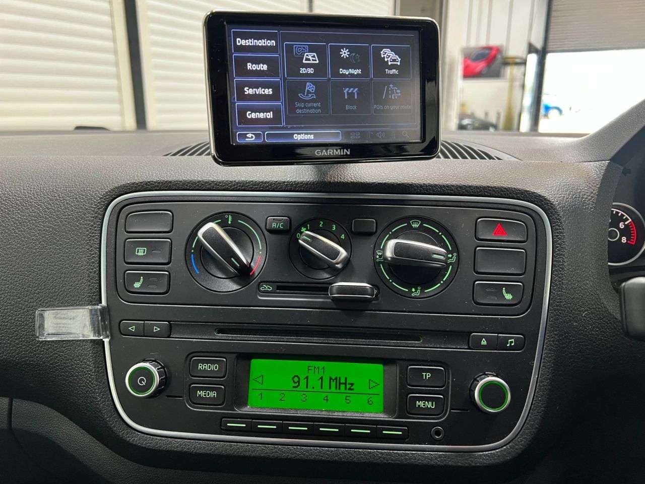 A 2014 SKODA CITIGO 1.0 MPI Elegance Hatchback 5dr Petrol ASG Euro 5 (75 ps) A 2014 SKODA CITIGO 1.0 MPI Elegance Hatchback 5dr Petrol ASG Euro 5 (75 ps)