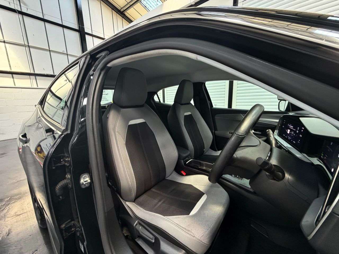 A 2023 VAUXHALL MOKKA ELECTRIC 50kWh Elite Premium SUV 5dr Electric Auto (136 ps) A 2023 VAUXHALL MOKKA ELECTRIC 50kWh Elite Premium SUV 5dr Electric Auto (136 ps)