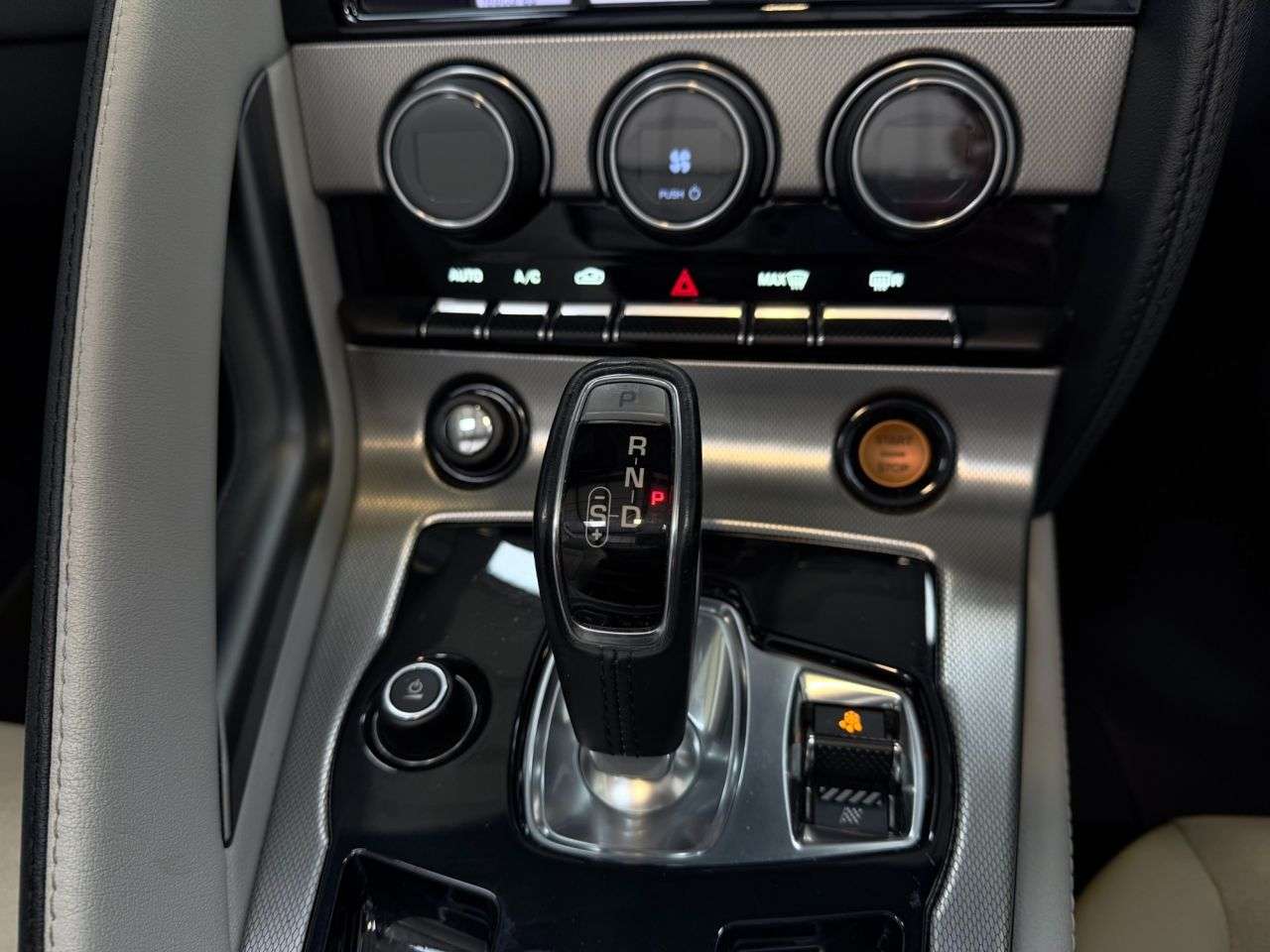 2013 JAGUAR F-TYPE 2013 JAGUAR F-TYPE