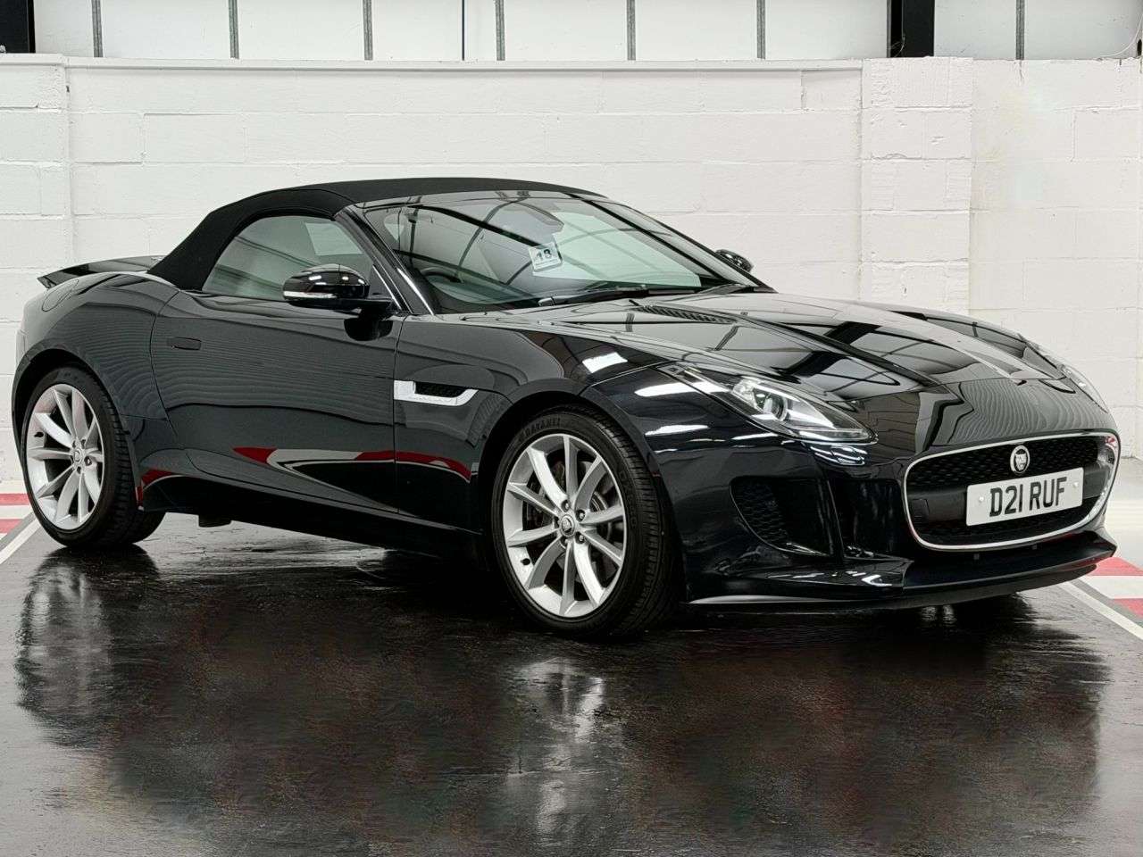 A 2013 JAGUAR F-TYPE 3.0 V6 Convertible 2dr Petrol Auto Euro 5 (s/s) (340 ps) A 2013 JAGUAR F-TYPE 3.0 V6 Convertible 2dr Petrol Auto Euro 5 (s/s) (340 ps)