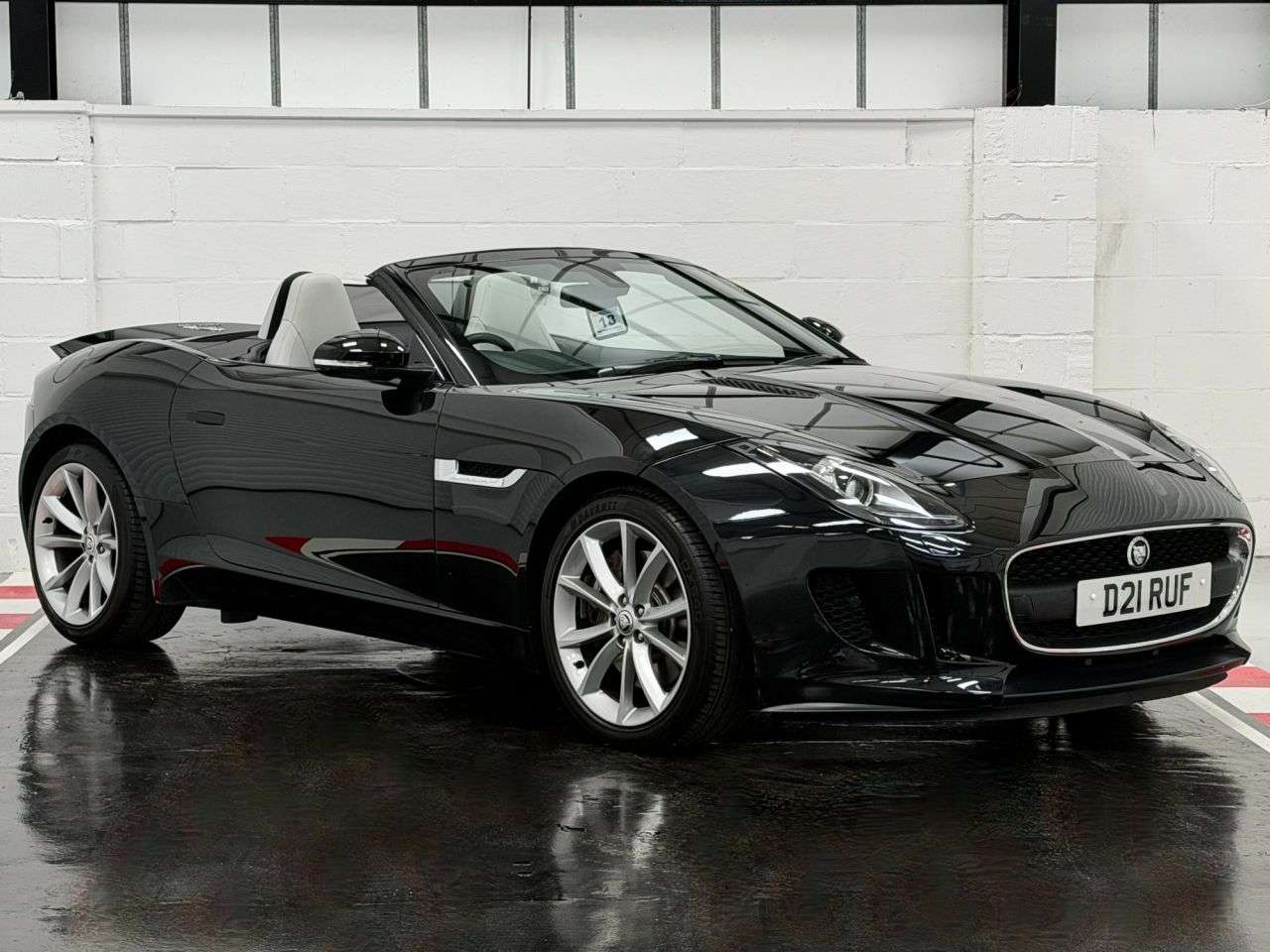 A 2013 JAGUAR F-TYPE 3.0 V6 Convertible 2dr Petrol Auto Euro 5 (s/s) (340 ps) A 2013 JAGUAR F-TYPE 3.0 V6 Convertible 2dr Petrol Auto Euro 5 (s/s) (340 ps)