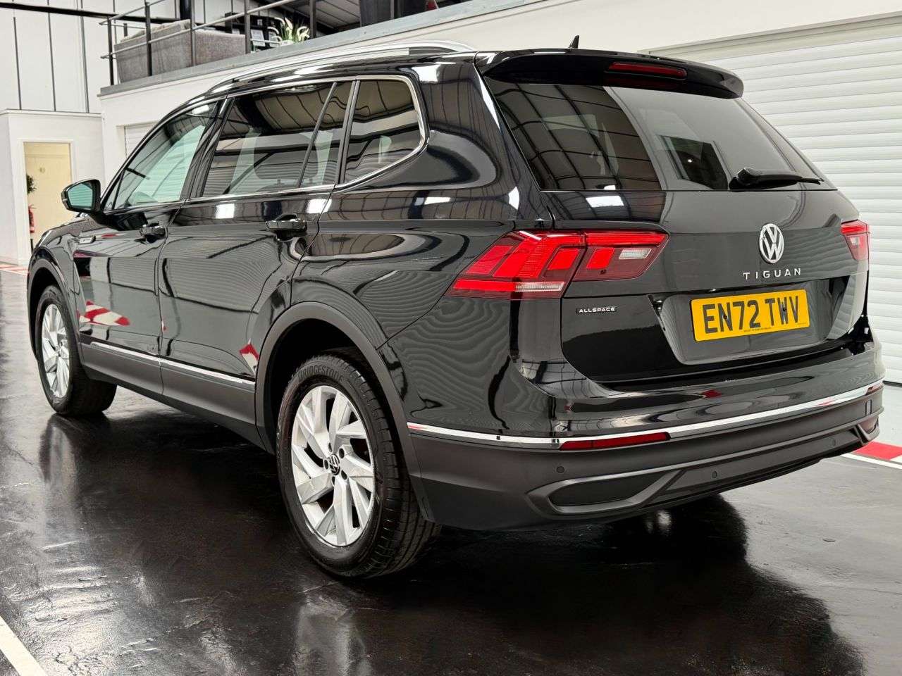 A 2023 VOLKSWAGEN TIGUAN ALLSPACE 1.5 TSI Life SUV 5dr Petrol DSG Euro 6 (s/s) (150 ps) A 2023 VOLKSWAGEN TIGUAN ALLSPACE 1.5 TSI Life SUV 5dr Petrol DSG Euro 6 (s/s) (150 ps)