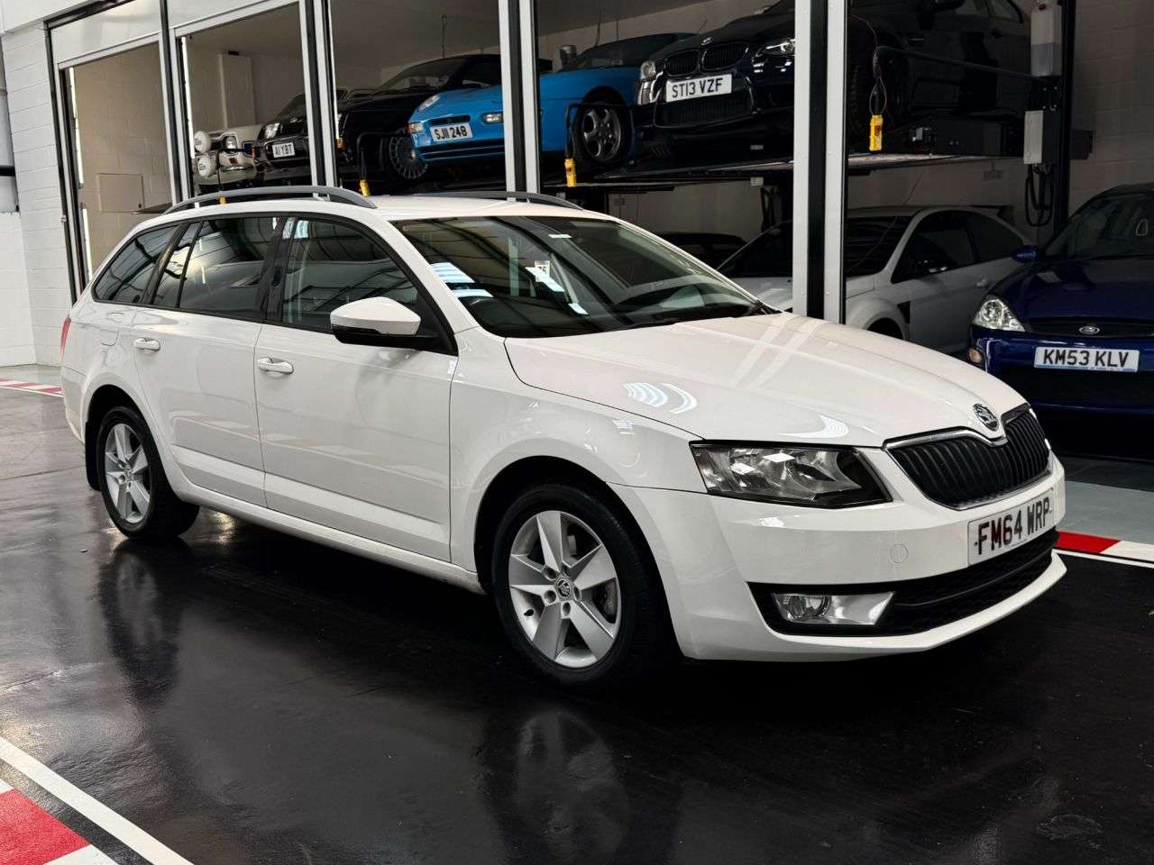 A 2015 SKODA OCTAVIA 1.6 TDI SE Business Estate 5dr Diesel Manual Euro 5 (s/s) (105 ps) A 2015 SKODA OCTAVIA 1.6 TDI SE Business Estate 5dr Diesel Manual Euro 5 (s/s) (105 ps)