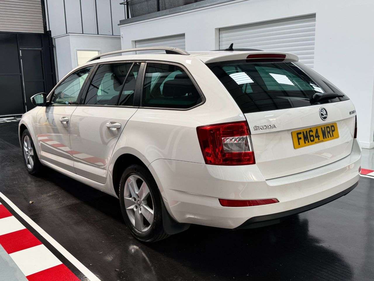 A 2015 SKODA OCTAVIA 1.6 TDI SE Business Estate 5dr Diesel Manual Euro 5 (s/s) (105 ps) A 2015 SKODA OCTAVIA 1.6 TDI SE Business Estate 5dr Diesel Manual Euro 5 (s/s) (105 ps)