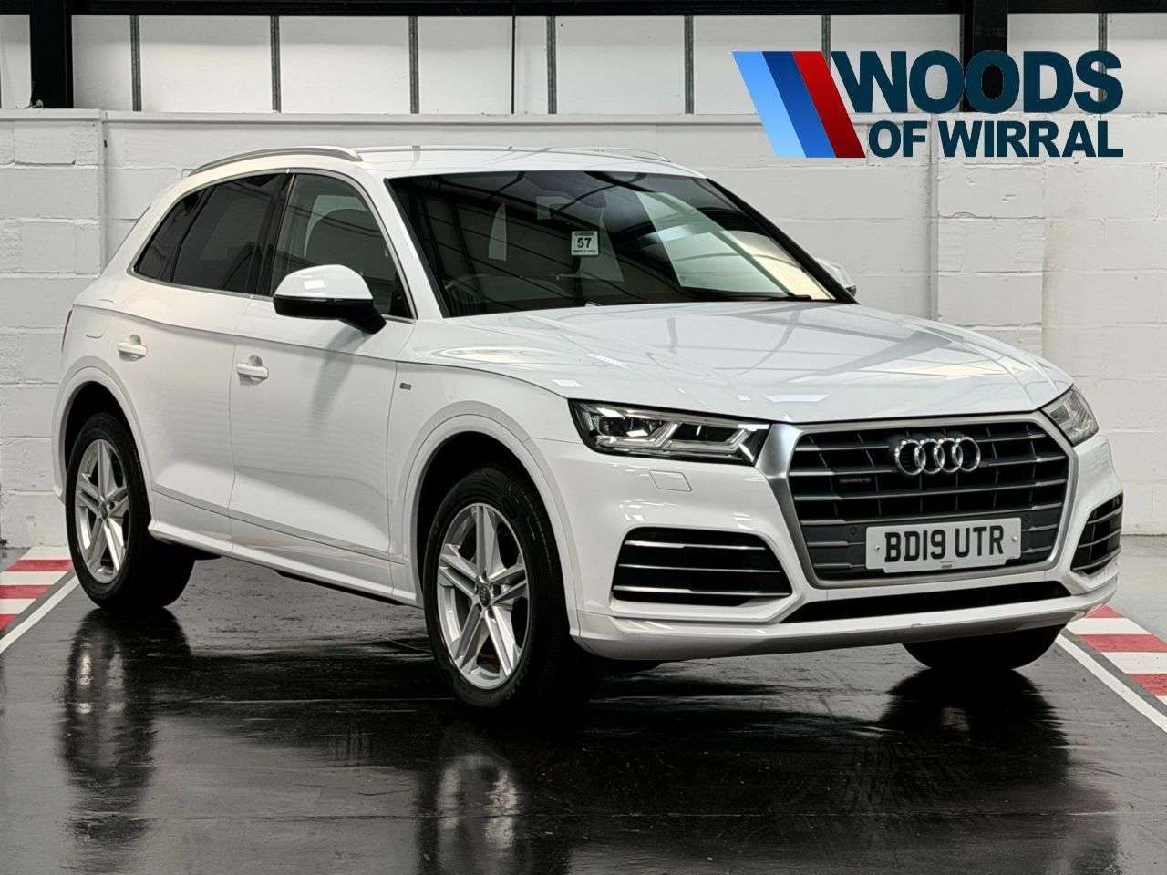 A 2019 AUDI Q5 2.0 TDI 40 S line SUV 5dr Diesel S Tronic quattro Euro 6 (s/s) (190 ps) A 2019 AUDI Q5 2.0 TDI 40 S line SUV 5dr Diesel S Tronic quattro Euro 6 (s/s) (190 ps)