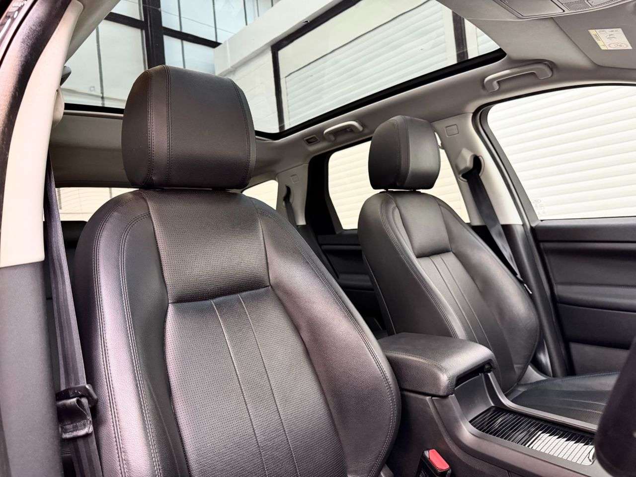 A 2018 LAND ROVER DISCOVERY SPORT 2.0 TD4 HSE Black SUV 5dr Diesel Auto 4WD Euro 6 (s/s) (180 ps) A 2018 LAND ROVER DISCOVERY SPORT 2.0 TD4 HSE Black SUV 5dr Diesel Auto 4WD Euro 6 (s/s) (180 ps)