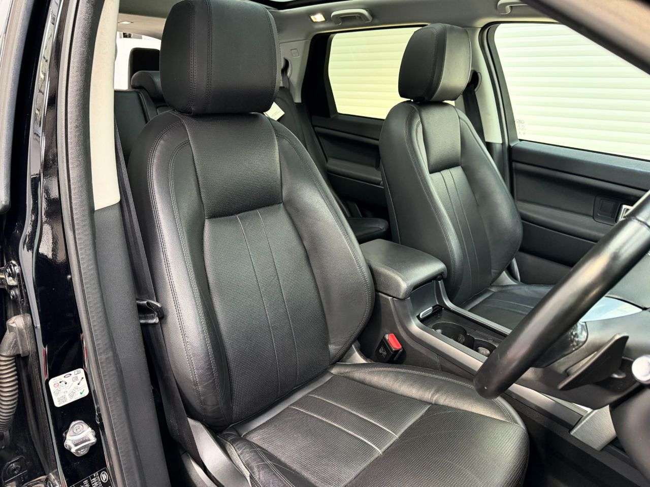 A 2018 LAND ROVER DISCOVERY SPORT 2.0 TD4 HSE Black SUV 5dr Diesel Auto 4WD Euro 6 (s/s) (180 ps) A 2018 LAND ROVER DISCOVERY SPORT 2.0 TD4 HSE Black SUV 5dr Diesel Auto 4WD Euro 6 (s/s) (180 ps)
