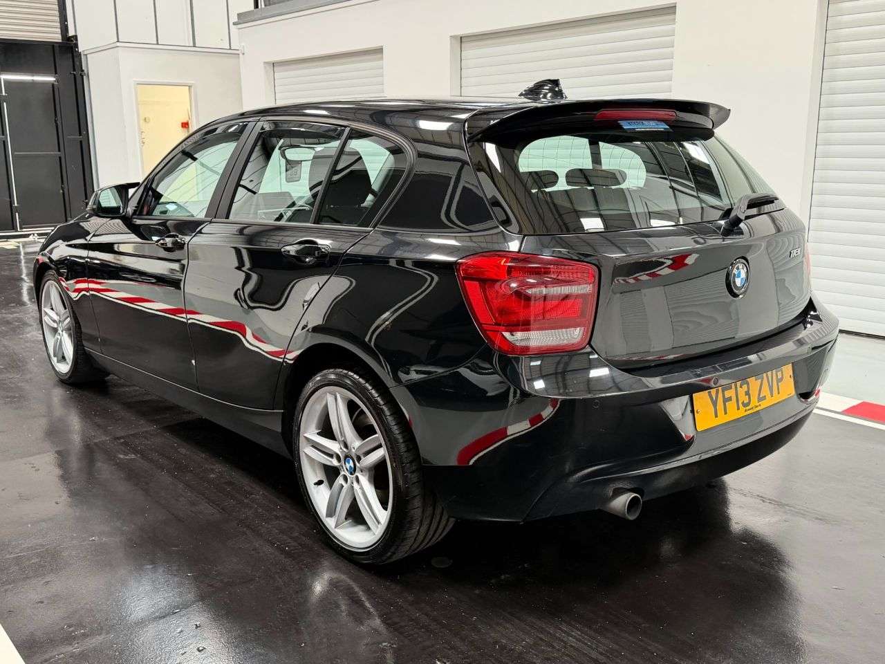 A 2013 BMW 1 SERIES 1.6 118i SE Hatchback 5dr Petrol Manual Euro 6 (s/s) (170 ps) A 2013 BMW 1 SERIES 1.6 118i SE Hatchback 5dr Petrol Manual Euro 6 (s/s) (170 ps)