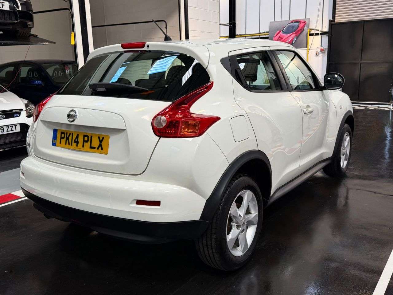 A 2014 NISSAN JUKE 1.6 Visia SUV 5dr Petrol Manual Euro 5 (94 ps) A 2014 NISSAN JUKE 1.6 Visia SUV 5dr Petrol Manual Euro 5 (94 ps)