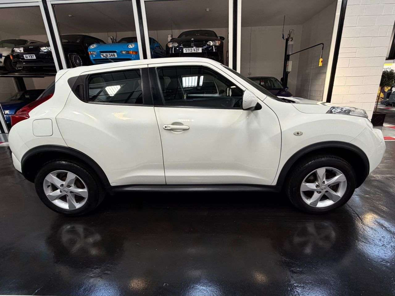 A 2014 NISSAN JUKE 1.6 Visia SUV 5dr Petrol Manual Euro 5 (94 ps) A 2014 NISSAN JUKE 1.6 Visia SUV 5dr Petrol Manual Euro 5 (94 ps)