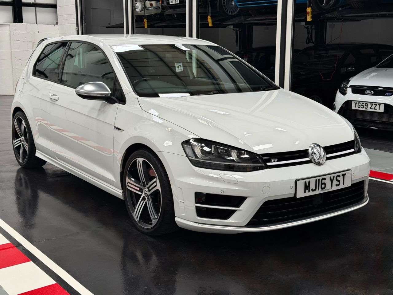 A 2016 VOLKSWAGEN GOLF 2.0 TSI BlueMotion Tech R Hatchback 3dr Petrol Manual 4Motion Euro 6 (s/s) A 2016 VOLKSWAGEN GOLF 2.0 TSI BlueMotion Tech R Hatchback 3dr Petrol Manual 4Motion Euro 6 (s/s)