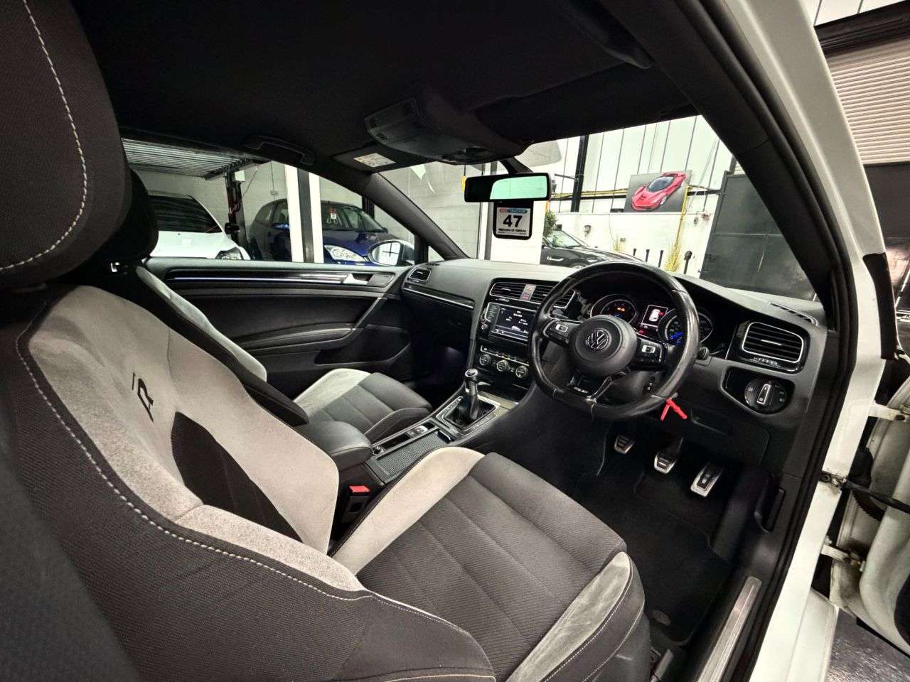 A 2016 VOLKSWAGEN GOLF 2.0 TSI BlueMotion Tech R Hatchback 3dr Petrol Manual 4Motion Euro 6 (s/s) A 2016 VOLKSWAGEN GOLF 2.0 TSI BlueMotion Tech R Hatchback 3dr Petrol Manual 4Motion Euro 6 (s/s)