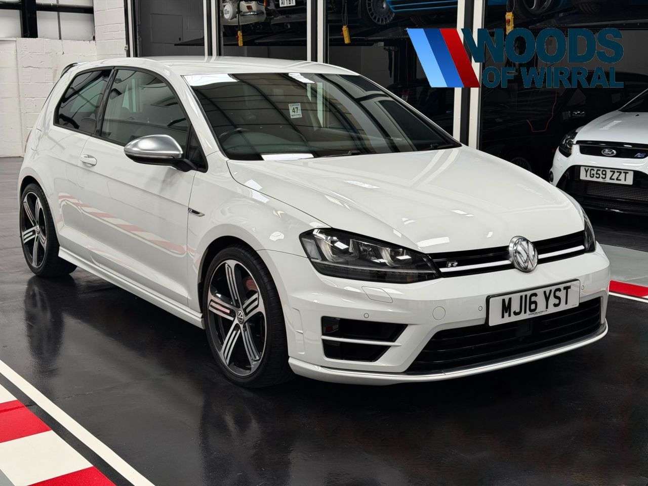 A 2016 VOLKSWAGEN GOLF 2.0 TSI BlueMotion Tech R Hatchback 3dr Petrol Manual 4Motion Euro 6 (s/s) A 2016 VOLKSWAGEN GOLF 2.0 TSI BlueMotion Tech R Hatchback 3dr Petrol Manual 4Motion Euro 6 (s/s)