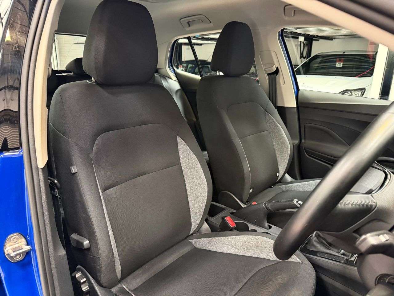 A 2024 SKODA FABIA 1.0 MPI SE Comfort Hatchback 5dr Petrol Manual Euro 6 (s/s) (80 ps) A 2024 SKODA FABIA 1.0 MPI SE Comfort Hatchback 5dr Petrol Manual Euro 6 (s/s) (80 ps)