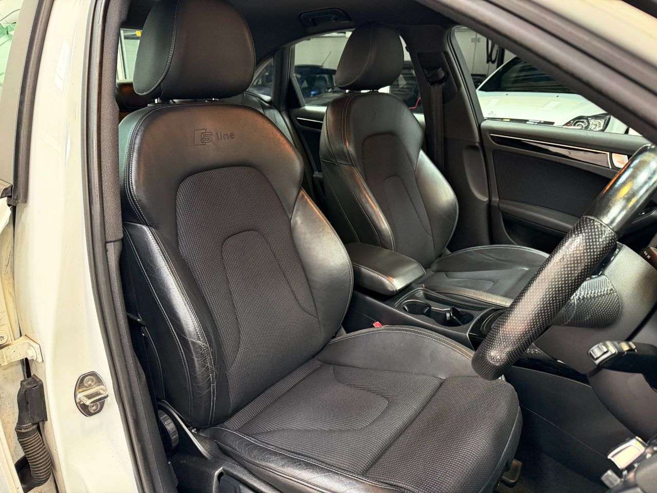 A 2012 AUDI A4 2.0 TDI Black Edition Saloon 4dr Diesel Manual Euro 5 (s/s) (143 ps) A 2012 AUDI A4 2.0 TDI Black Edition Saloon 4dr Diesel Manual Euro 5 (s/s) (143 ps)
