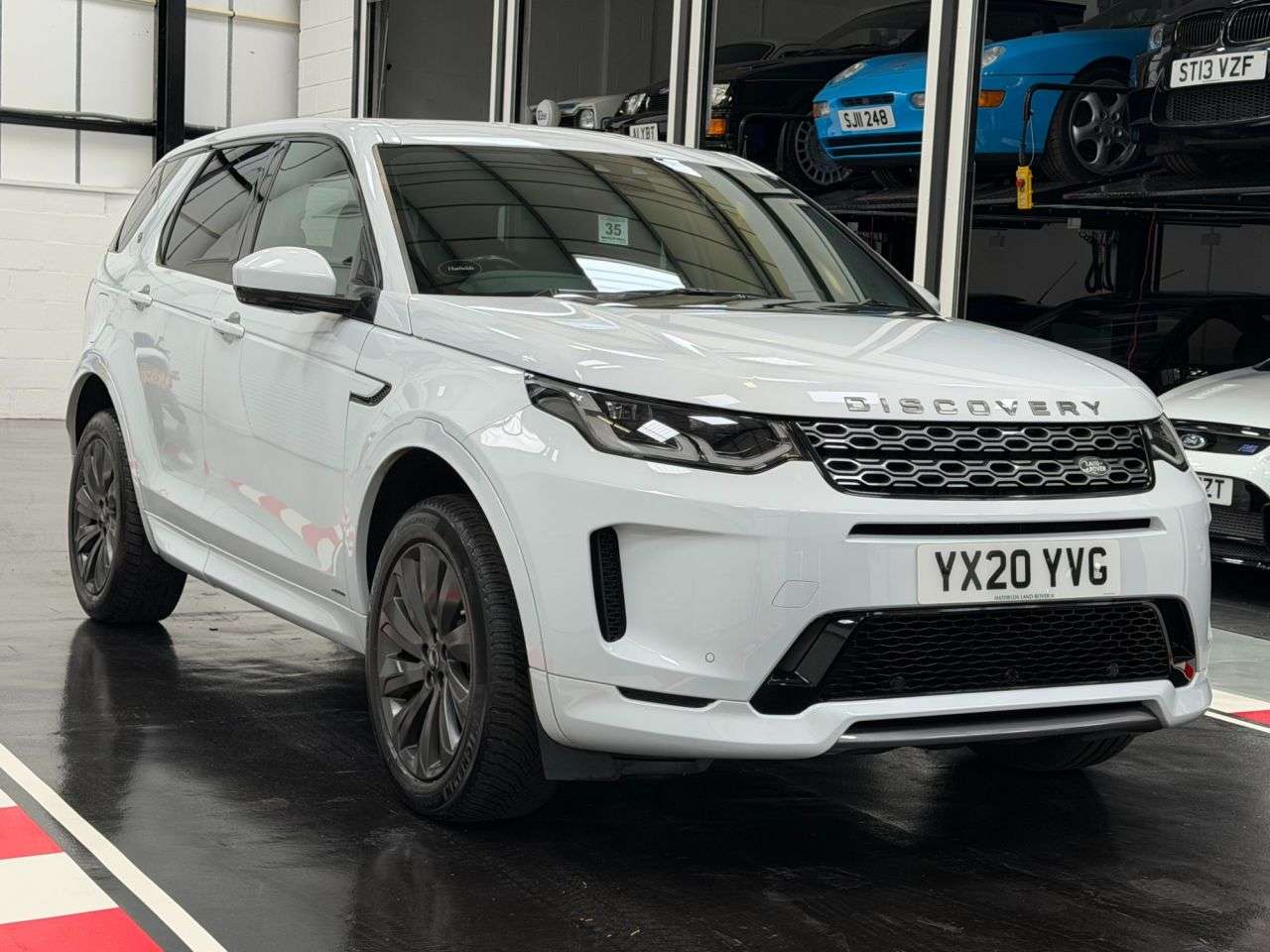 A 2020 LAND ROVER DISCOVERY SPORT 2.0 D180 MHEV R-Dynamic SE SUV 5dr Diesel Auto 4WD Euro 6 (s/s) (180 ps) A 2020 LAND ROVER DISCOVERY SPORT 2.0 D180 MHEV R-Dynamic SE SUV 5dr Diesel Auto 4WD Euro 6 (s/s) (180 ps)