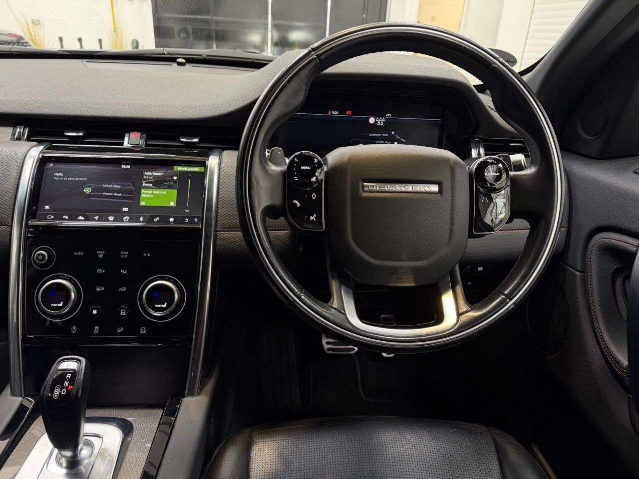A 2020 LAND ROVER DISCOVERY SPORT 2.0 D180 MHEV R-Dynamic SE SUV 5dr Diesel Auto 4WD Euro 6 (s/s) (180 ps) A 2020 LAND ROVER DISCOVERY SPORT 2.0 D180 MHEV R-Dynamic SE SUV 5dr Diesel Auto 4WD Euro 6 (s/s) (180 ps)