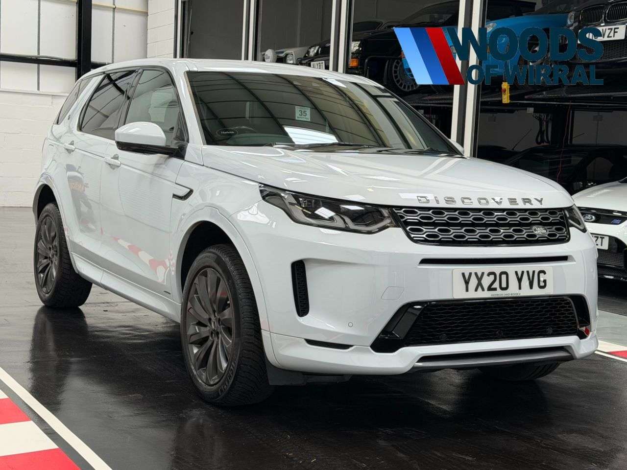 A 2020 LAND ROVER DISCOVERY SPORT 2.0 D180 MHEV R-Dynamic SE SUV 5dr Diesel Auto 4WD Euro 6 (s/s) (180 ps) A 2020 LAND ROVER DISCOVERY SPORT 2.0 D180 MHEV R-Dynamic SE SUV 5dr Diesel Auto 4WD Euro 6 (s/s) (180 ps)