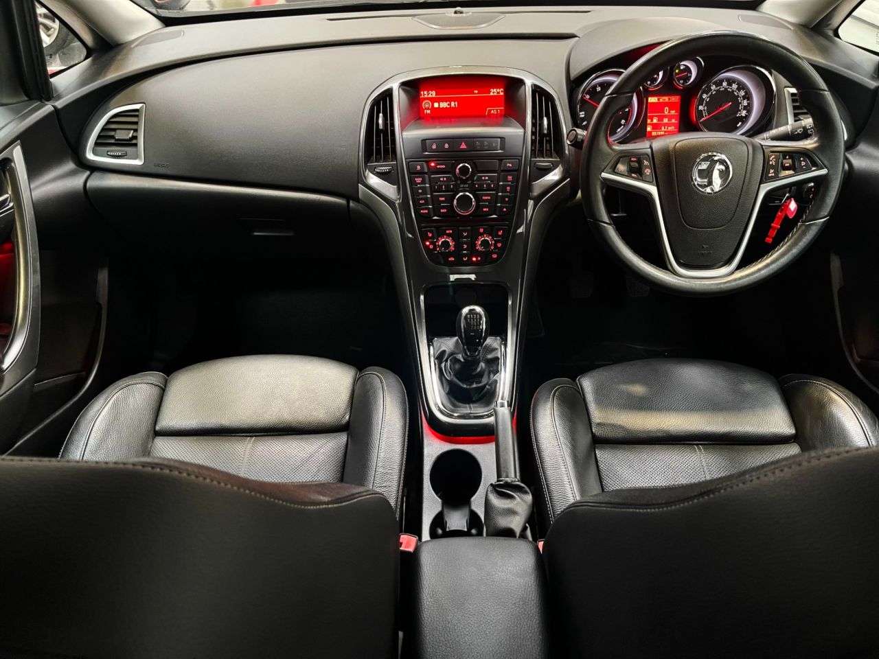 A 2014 VAUXHALL ASTRA 2.0 CDTi ecoFLEX Elite Hatchback 5dr Diesel Manual Euro 5 (s/s) (165 ps) A 2014 VAUXHALL ASTRA 2.0 CDTi ecoFLEX Elite Hatchback 5dr Diesel Manual Euro 5 (s/s) (165 ps)