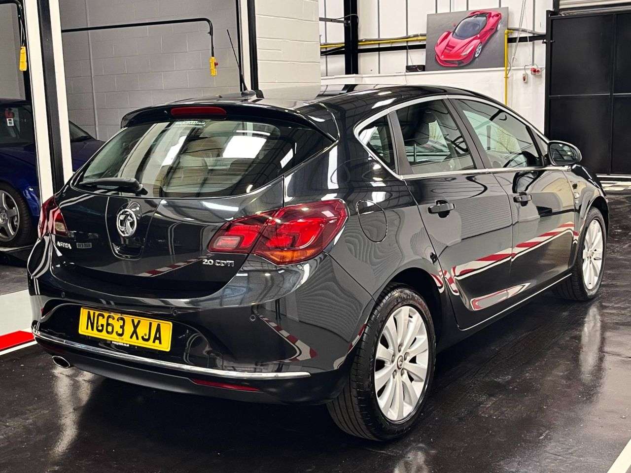 A 2014 VAUXHALL ASTRA 2.0 CDTi ecoFLEX Elite Hatchback 5dr Diesel Manual Euro 5 (s/s) (165 ps) A 2014 VAUXHALL ASTRA 2.0 CDTi ecoFLEX Elite Hatchback 5dr Diesel Manual Euro 5 (s/s) (165 ps)