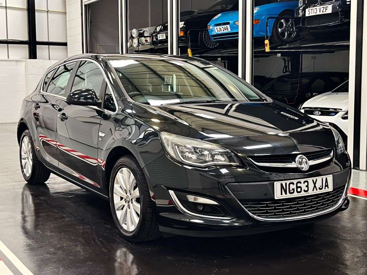 A 2014 VAUXHALL ASTRA 2.0 CDTi ecoFLEX Elite Hatchback 5dr Diesel Manual Euro 5 (s/s) (165 ps) A 2014 VAUXHALL ASTRA 2.0 CDTi ecoFLEX Elite Hatchback 5dr Diesel Manual Euro 5 (s/s) (165 ps)