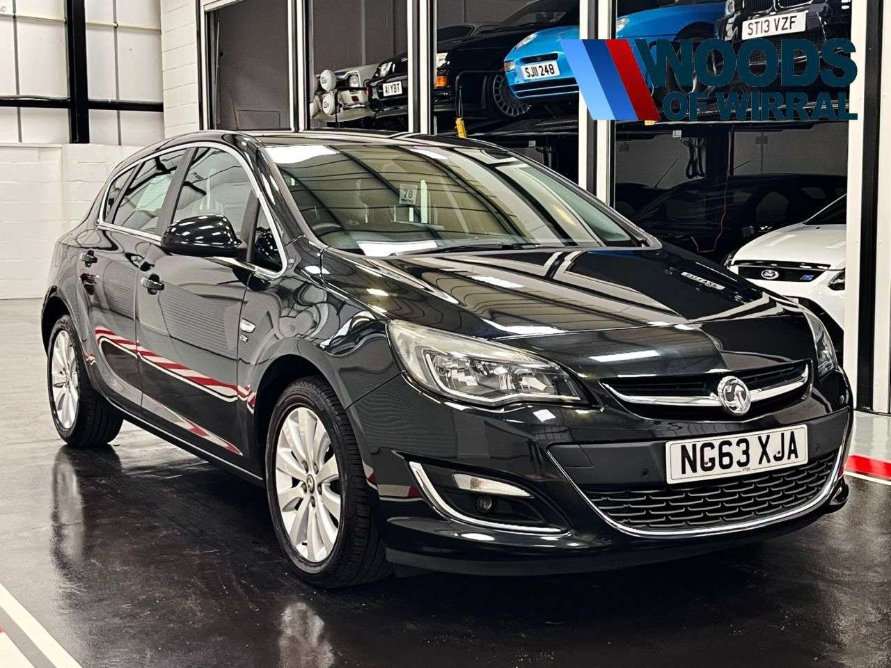 A 2014 VAUXHALL ASTRA 2.0 CDTi ecoFLEX Elite Hatchback 5dr Diesel Manual Euro 5 (s/s) (165 ps) A 2014 VAUXHALL ASTRA 2.0 CDTi ecoFLEX Elite Hatchback 5dr Diesel Manual Euro 5 (s/s) (165 ps)